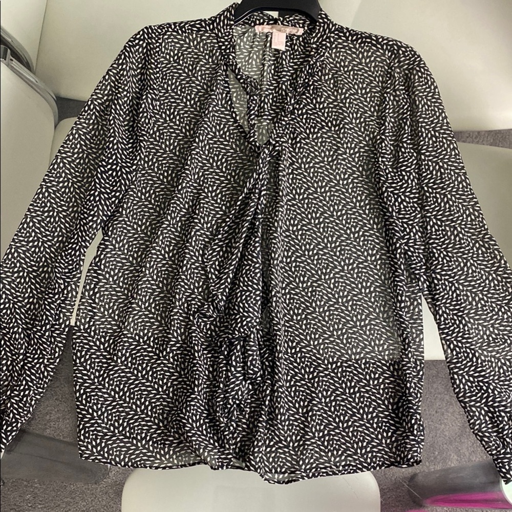 Black and White Ruffled Long Sleeve Blouse